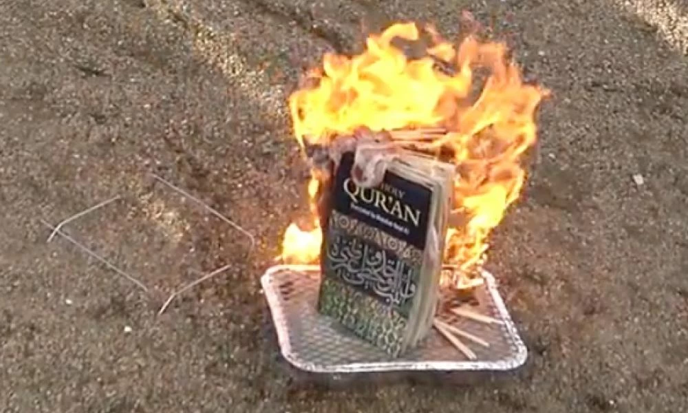 Αρχηγός κόμματος της Δανίας: Θα πνίξει το Κοράνι στο αίμα των χοίρων και στα ούρα